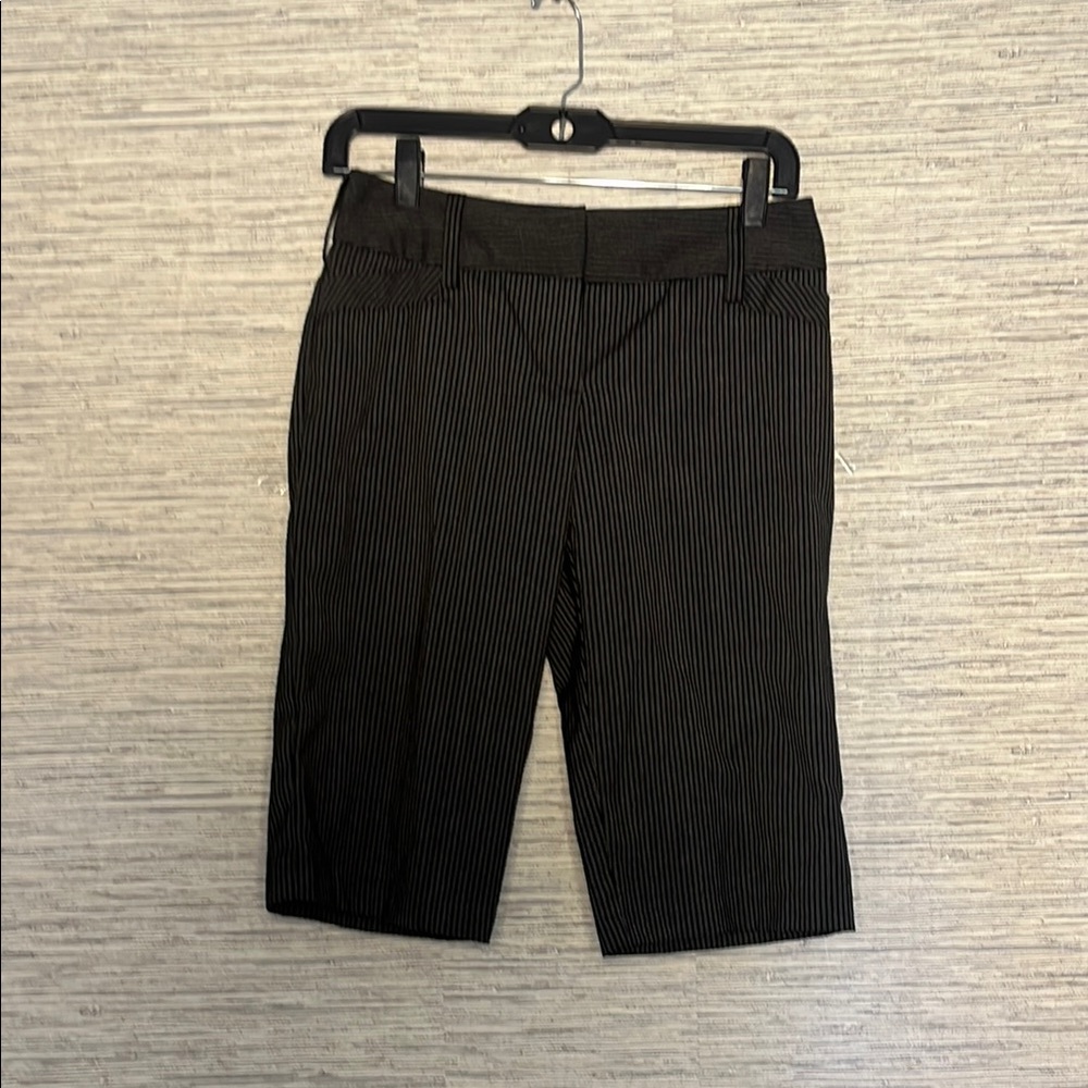 Bwear Black & White Pinstriped Bermuda Shorts Size: 5 (655)